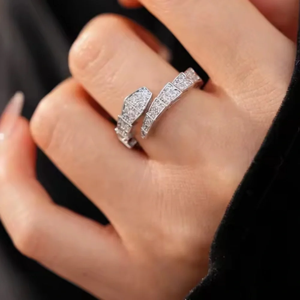 Serpenti Ring in White Gold - Picture 2 of 6